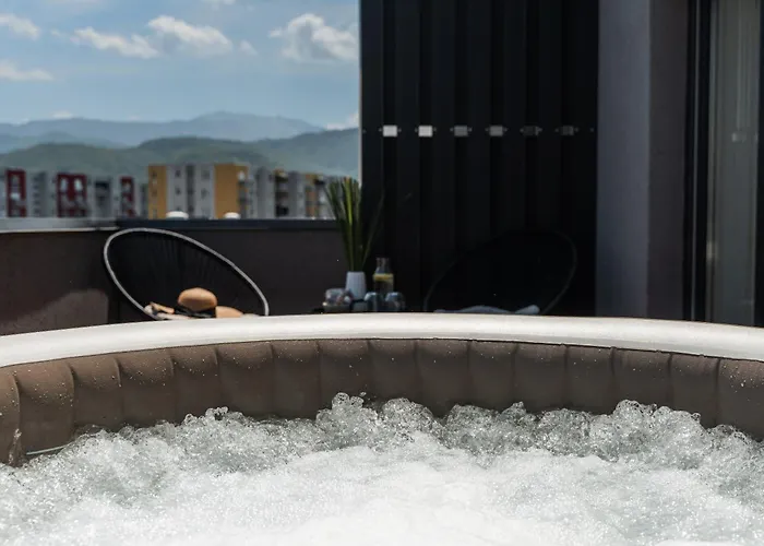 Skylark - Singapore Penthouse With Jacuzzi & Panoramic View